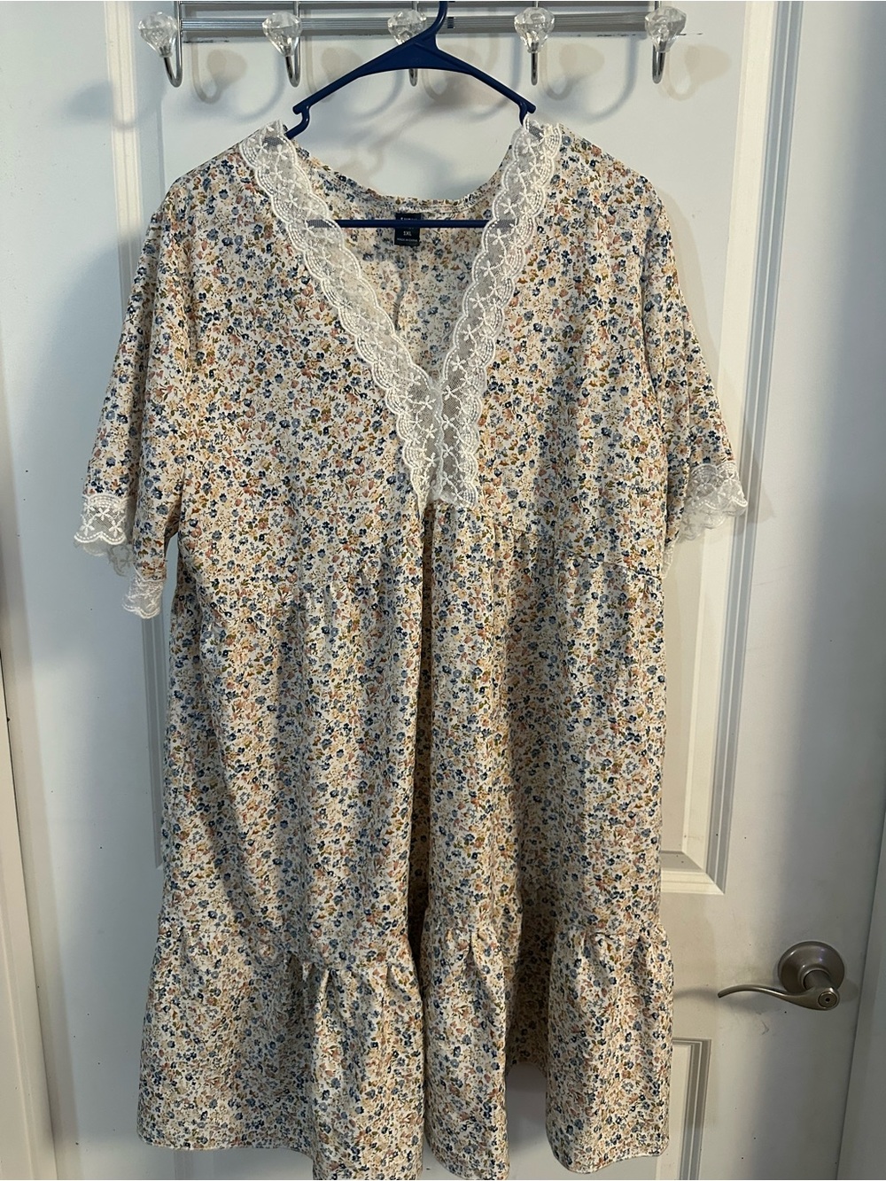SHEIN Cream Floral Lace-Trim Blouse with Blue Accents